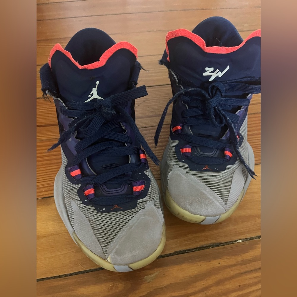 Boys Jordan Zion Sneakers Size 4